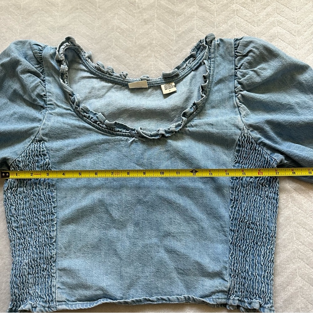 Levi’s Louise Puff Sleeve Smocked Cropped Blouse Denim Blue Size M - Picture 7 of 10